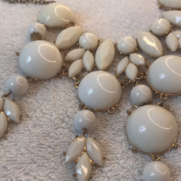 Gold and white statement necklace - Picture 3 of 3